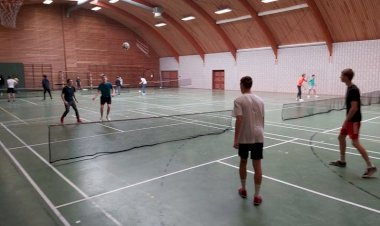 Tennis ballon  à l Internat