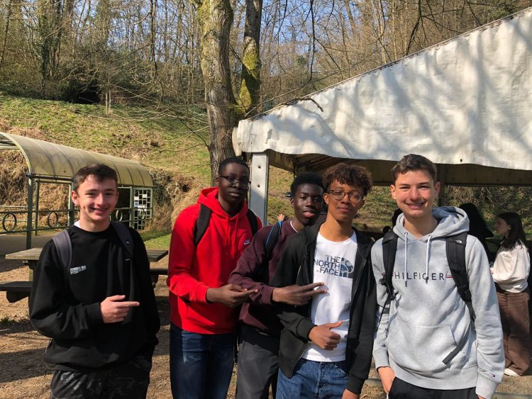 Journée terrain pour le cours de géographie à Comblain-au-Pont avec les élèves de 4F