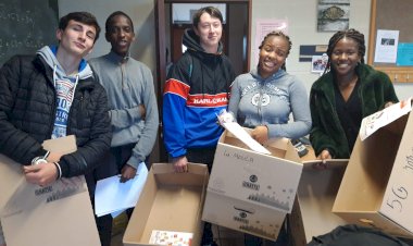 Récolte annuelle de vivres par les élèves de 5F