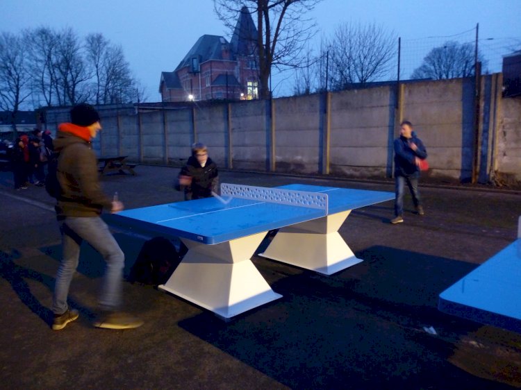 Installation des tables de ping-pong au DOA